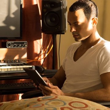 helios gonzalez en estudio-cantautor boricua-2017